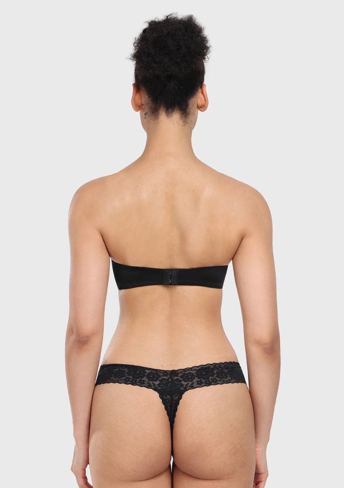 Seamless Lightly Lined Full Coverage Underwire Strapless Bra