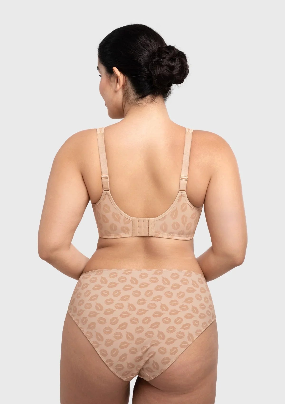 CoolComfort Smoothing Full Coverage Unlined Underwire Minimizer Bra