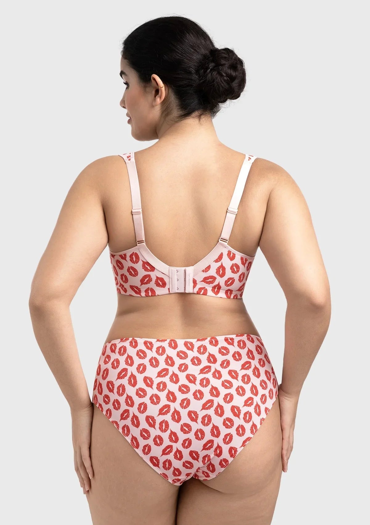 Joan Ultimate Soft T-shirt Unlined Minimizer Bra